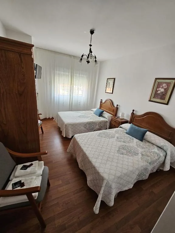 Familienzimmer mit Badewanne — Pensión Lubina