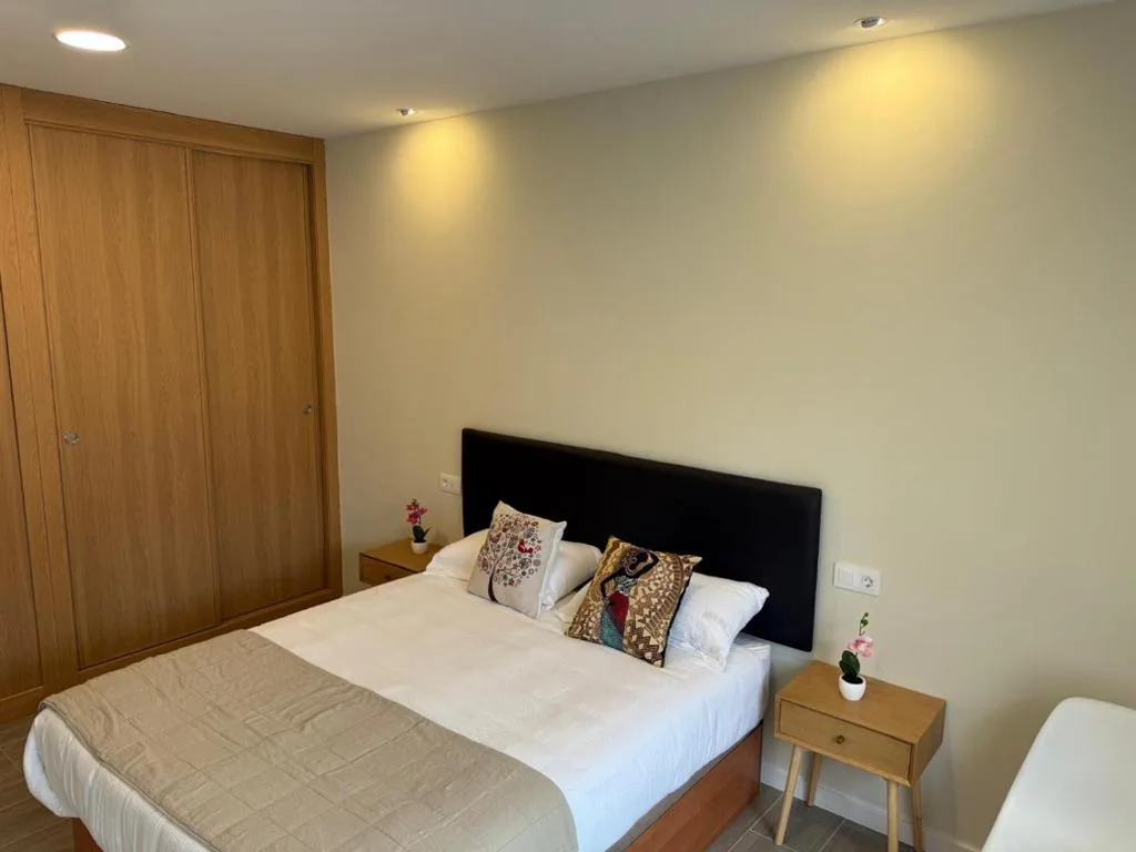 Chambre double avec salle de bains commune — Pension Lugo FINGOI