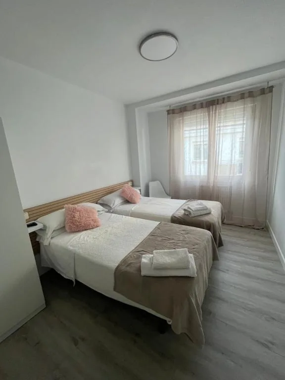 Habitación Doble con baño privado - 2 camas — Pensión Luzía - Optional Auto Check-in