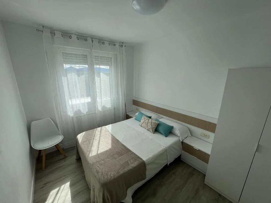 Habitación Doble Deluxe con ducha — Pensión Luzía - Optional Auto Check-in