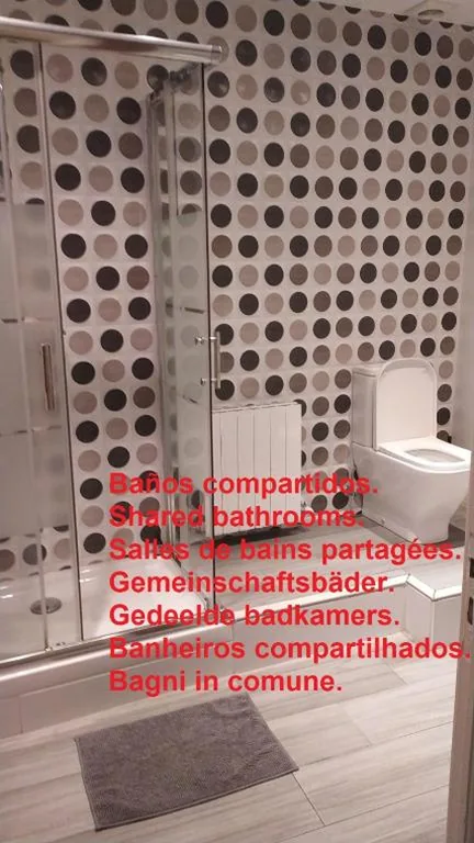 Habitación Estándar con baño compartido - 2 camas — Pensión Manoli