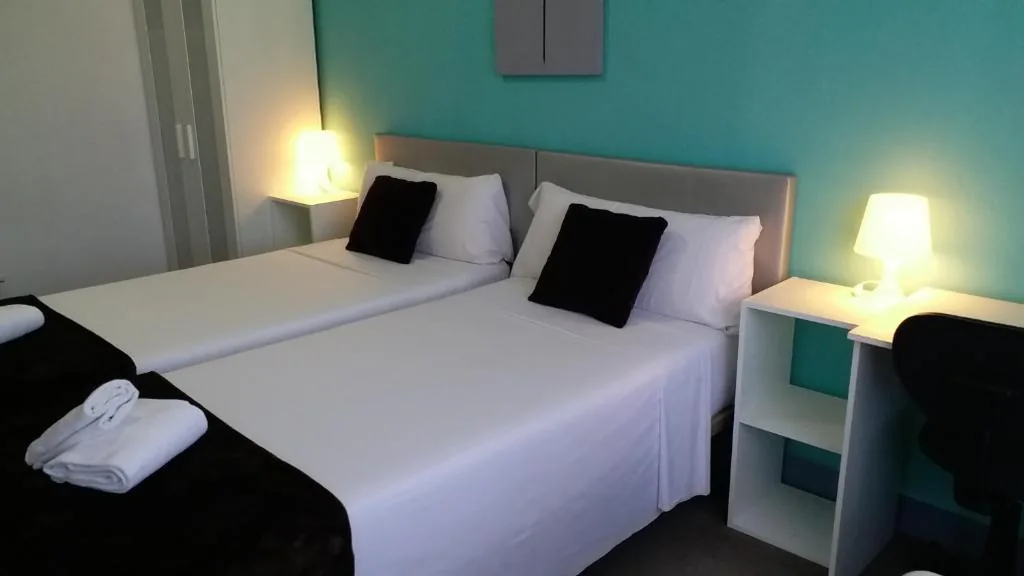 Standard-Doppelzimmer mit Gartenblick – 2 Betten — Pensión Mar Azul