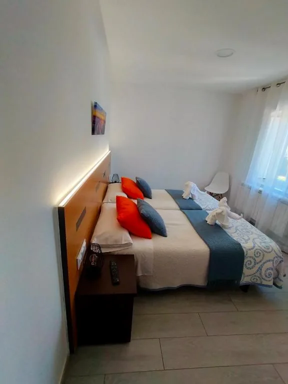 Doppelzimmer mit eigenem Bad — Pensión Mar