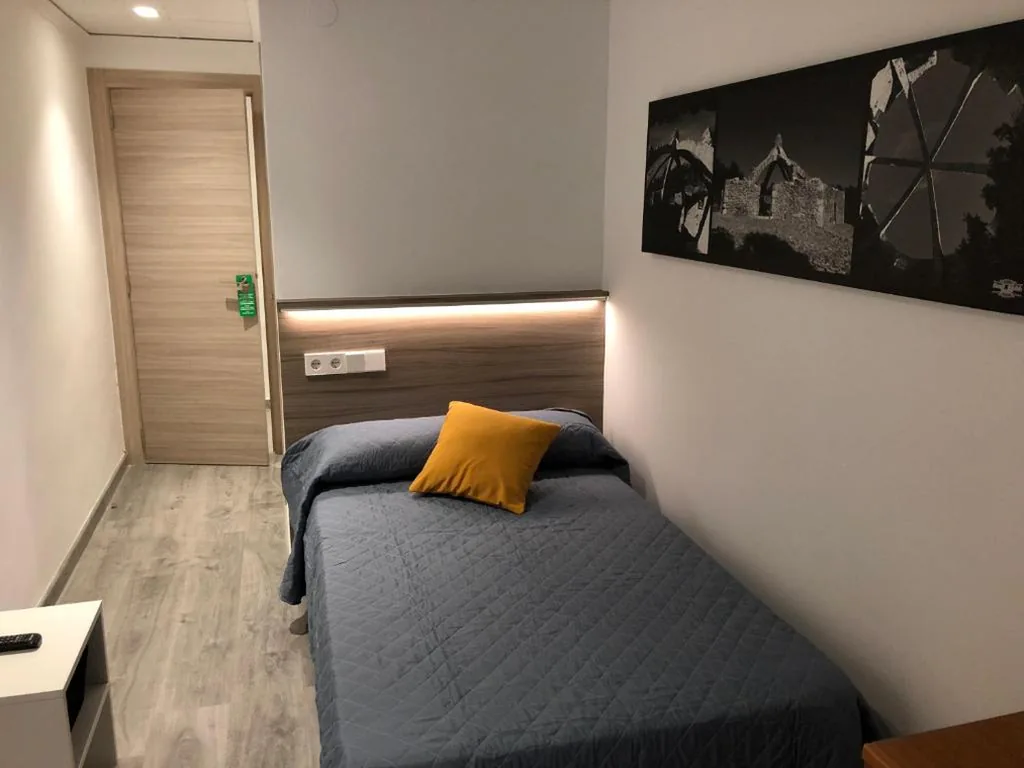 Habitación Individual con baño — Pensión Mariola