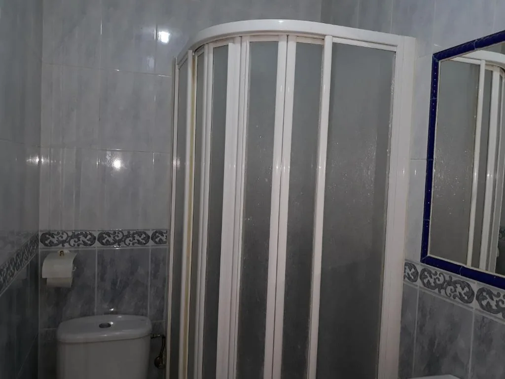 Camera doppia con bagno privato - 2 letti — Pensión Martín