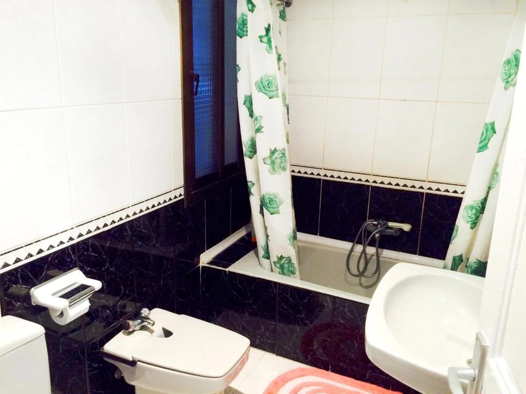 Habitación Individual con baño compartido — Pension Martinez