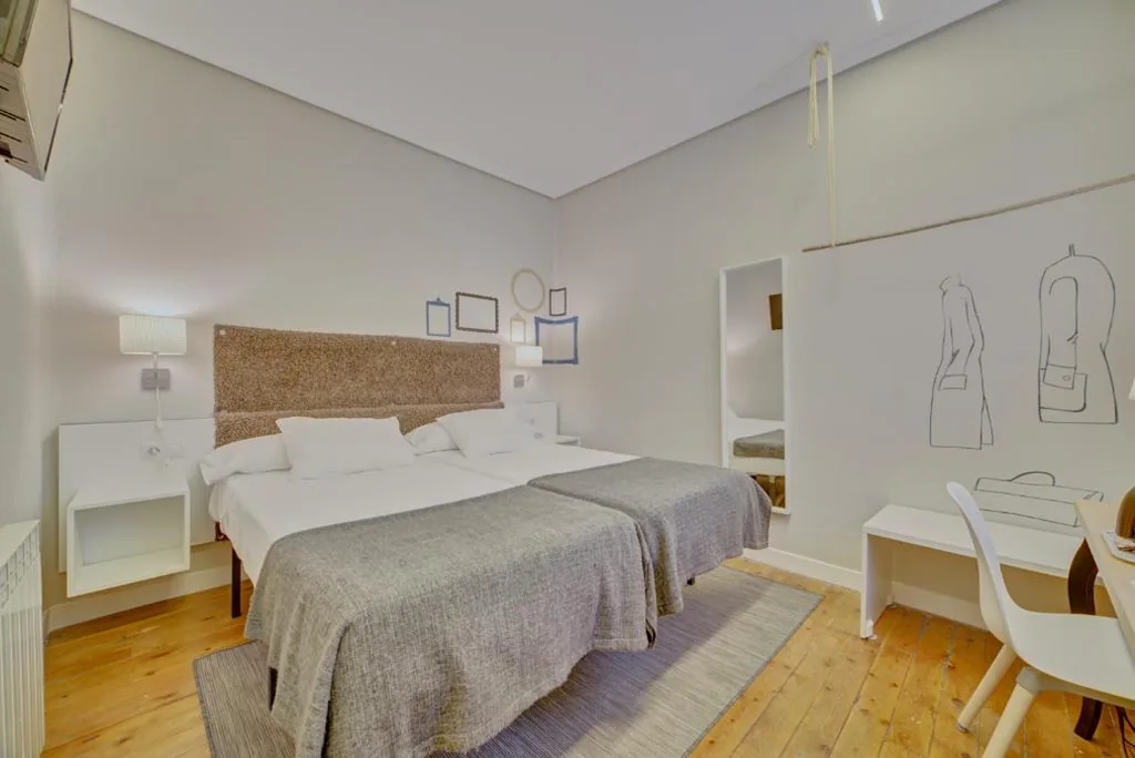 Habitación Doble con baño privado externo — Pensión Mendi