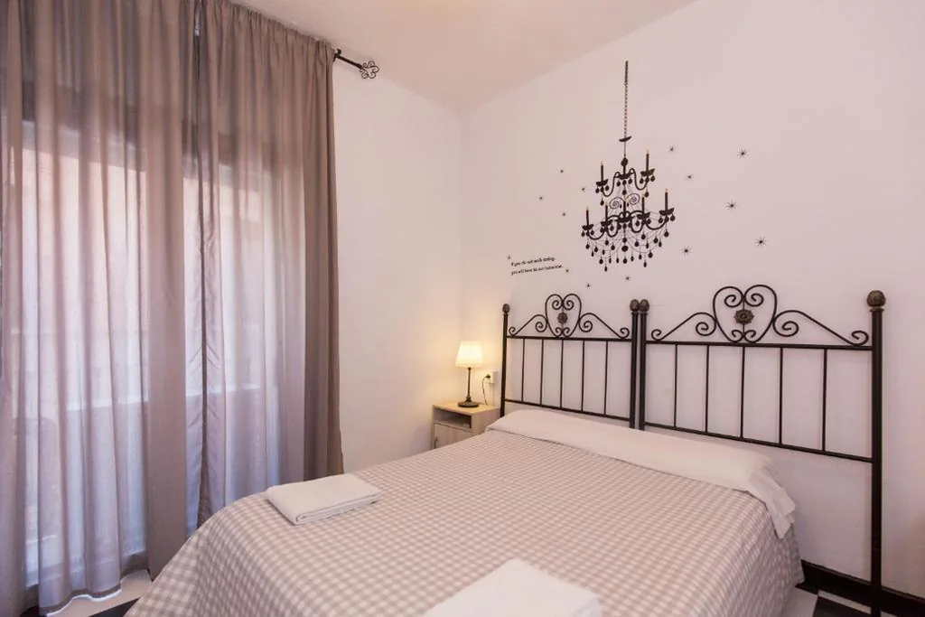 Habitación Doble con baño compartido - 1 o 2 camas — Pension Mesones
