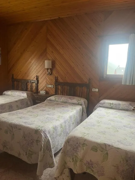 Habitación Triple con vistas a la montaña — Pensión Montarto