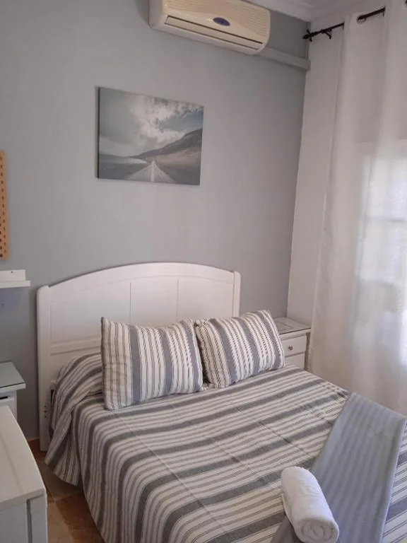 Habitación Individual Amplia — Pensión Montero