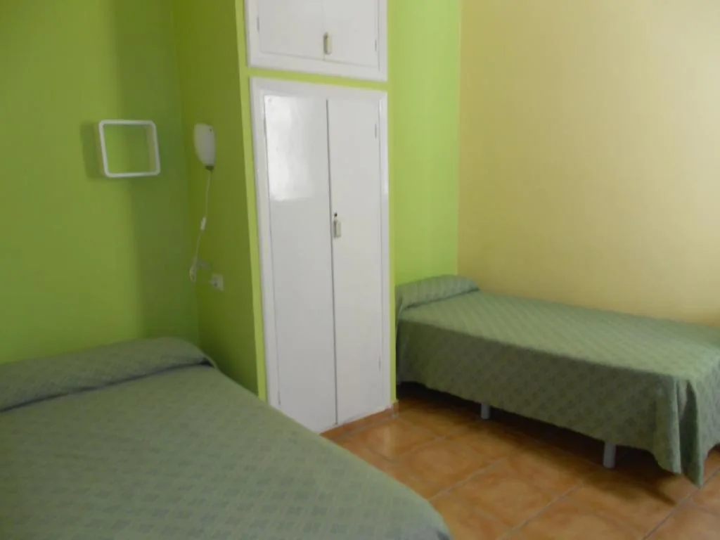Tweepersoonskamer met eigen badkamer - 1 of 2 bedden — Pension Mova