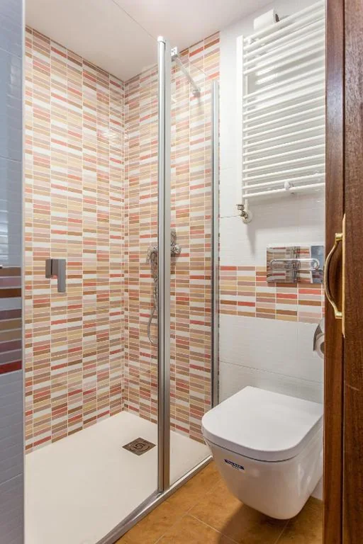 Camera familiare con bagno — Pensión O Castelo