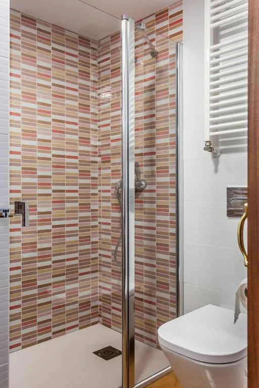 Camera familiare con bagno — Pensión O Castelo