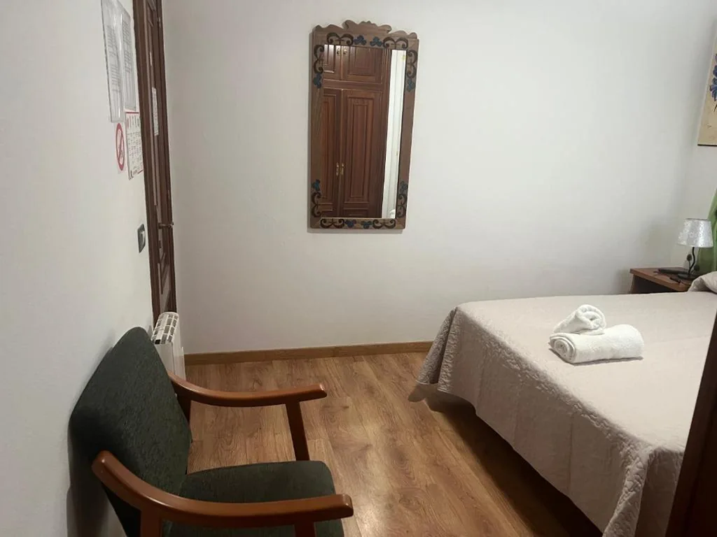 Camera singola con bagno — Pensión O Castelo