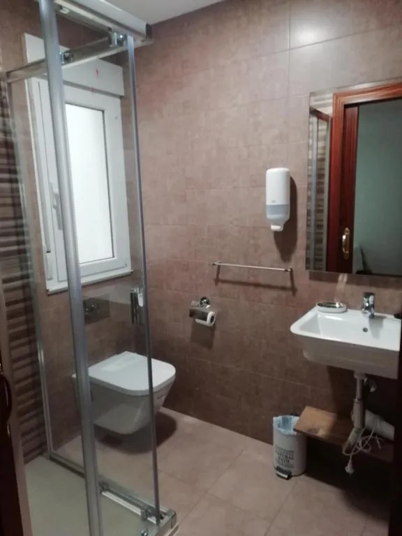 Camera singola con bagno — Pensión O Castelo