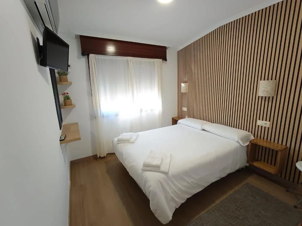 Doppelzimmer mit eigenem Bad — Pensión O Escondidino