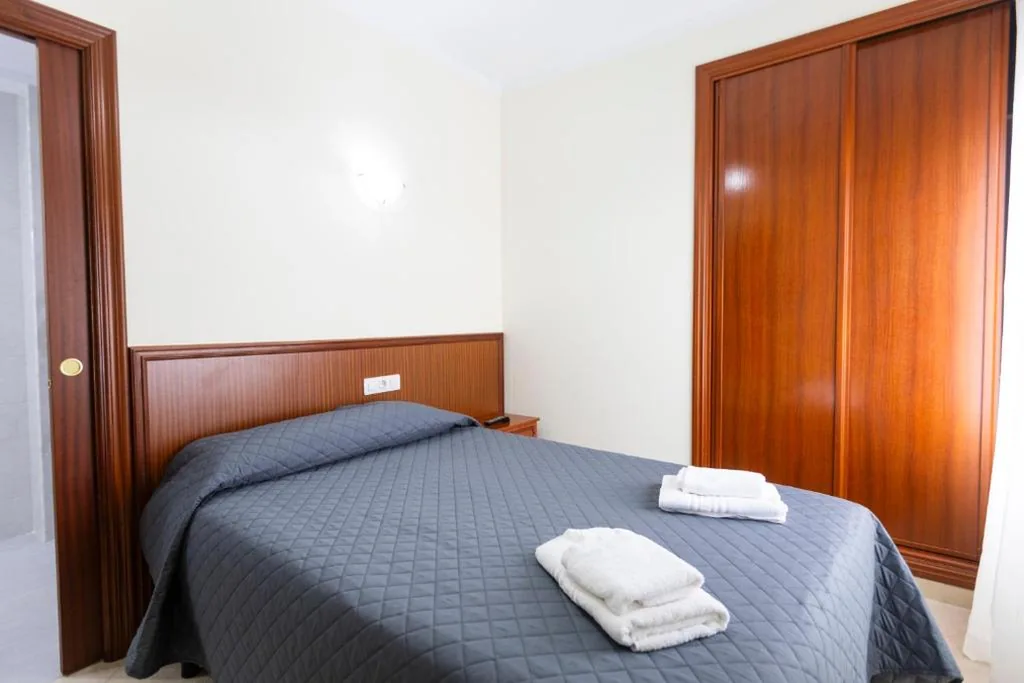 Barrierefreies Doppelzimmer für Personen mit eingeschränkter Mobilität — Pension O Remo