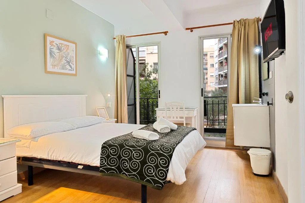 Doppelzimmer mit Balkon — Pensión Parc Central