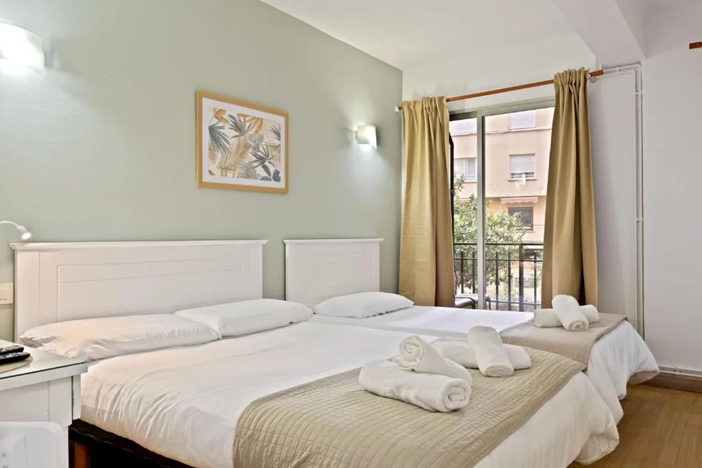 Komfort-Dreibettzimmer — Pensión Parc Central