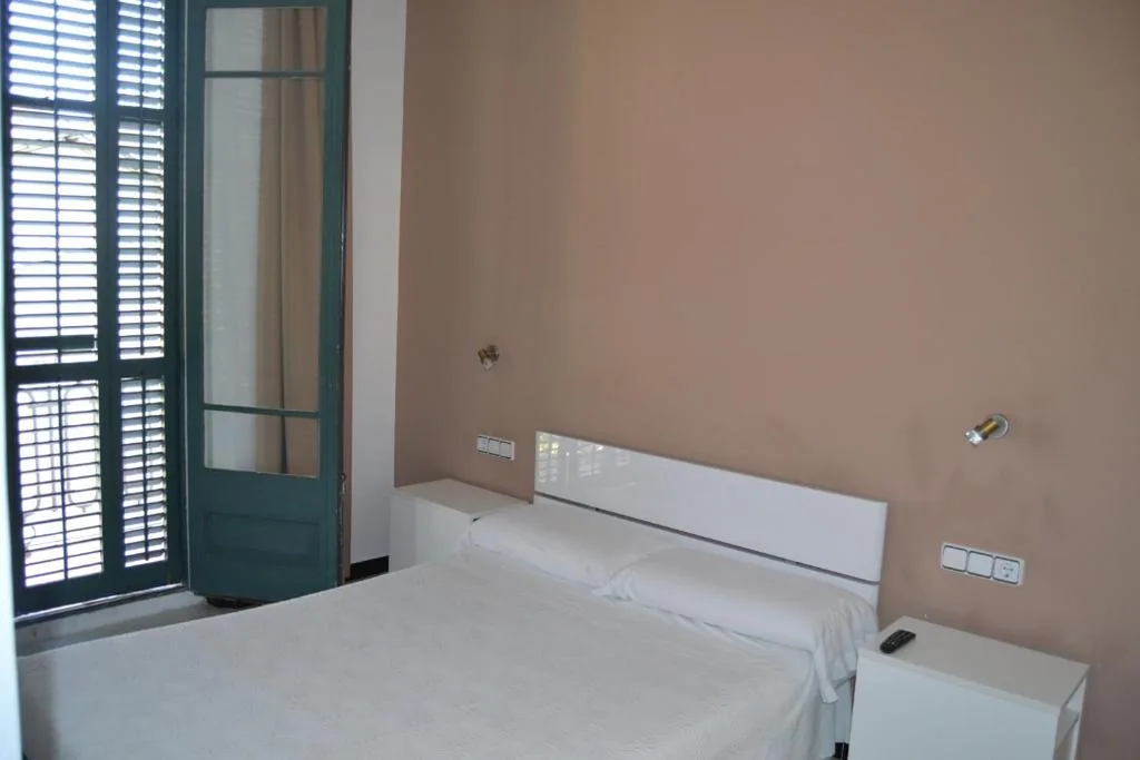 Habitación Doble con baño compartido — Pensión Peiró