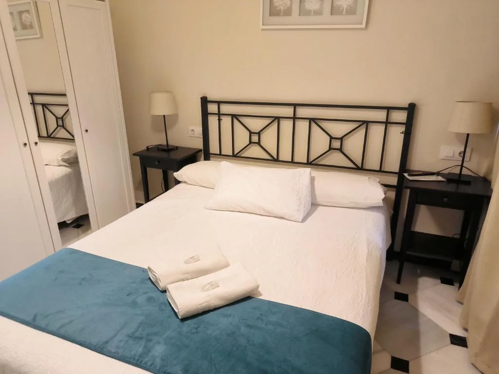 Chambre Double avec salle de bains commune — Pension Perez Montilla