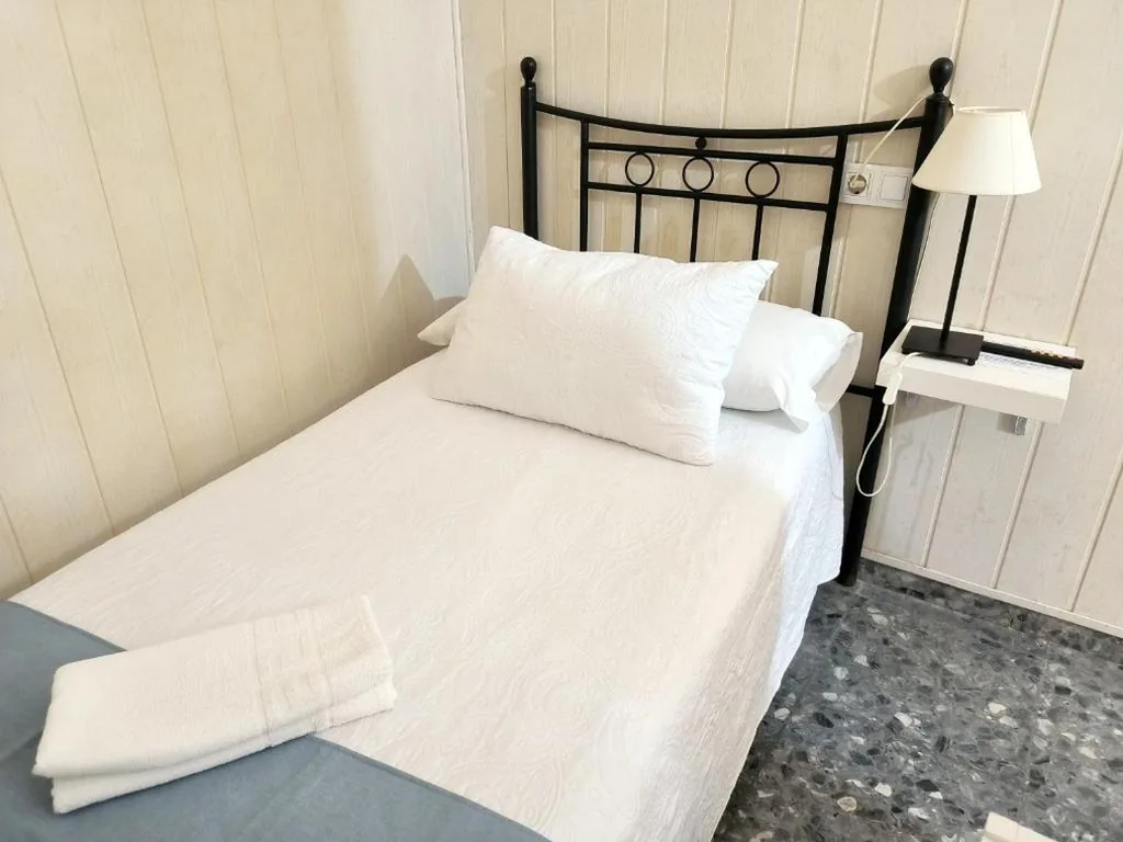 Chambre Individuelle Économique — Pension Perez Montilla