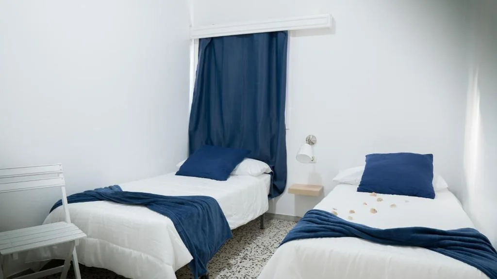 Doppelzimmer mit Gemeinschaftsbad – 2 Betten — Pensión Playa