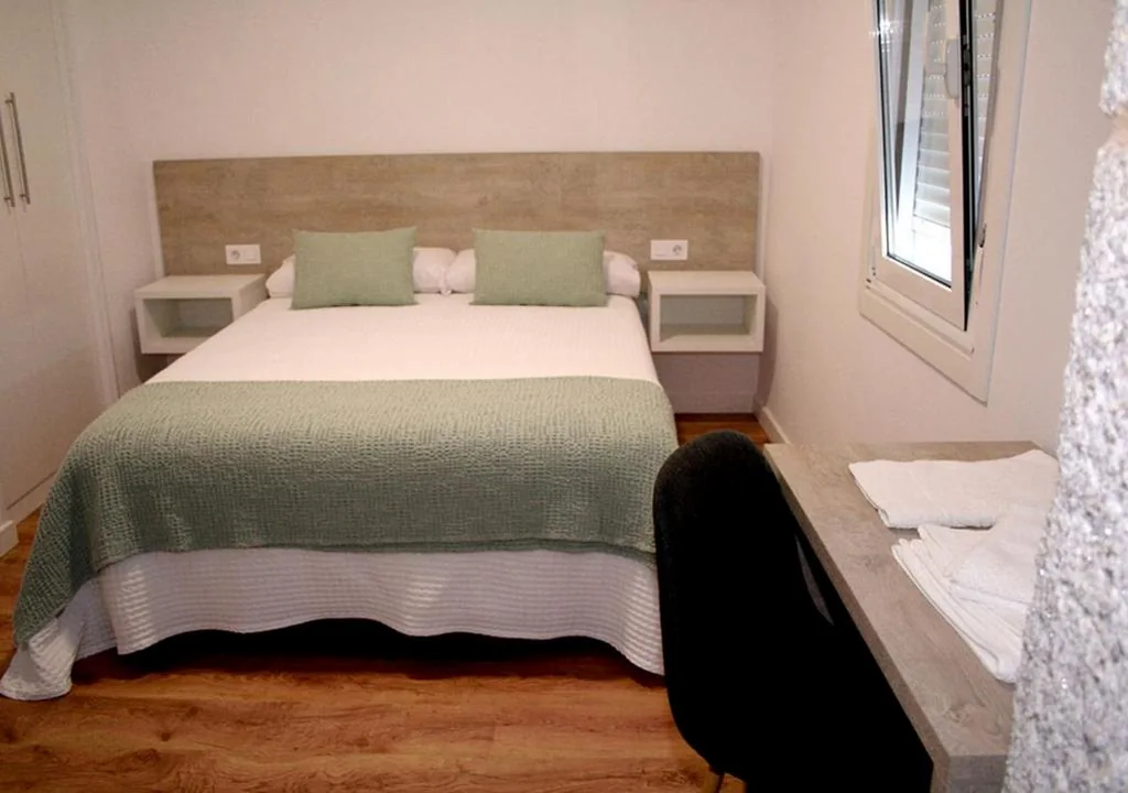 Double Room with Private Bathroom — Pensión Ponte das Febres