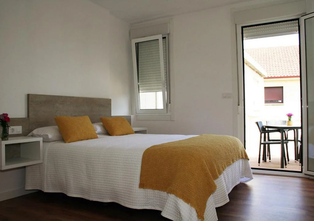 Double Room with Private Bathroom — Pensión Ponte das Febres