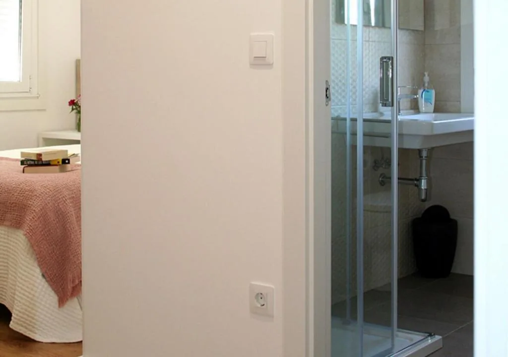 Double Room with Private Bathroom — Pensión Ponte das Febres