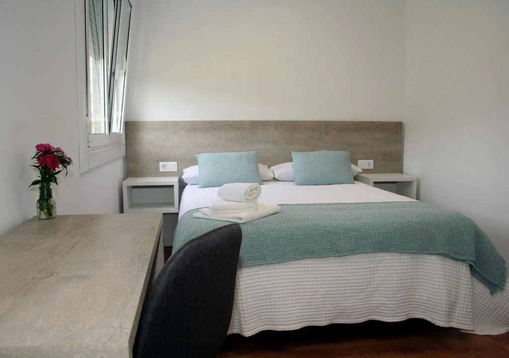 Double Room with Private Bathroom — Pensión Ponte das Febres