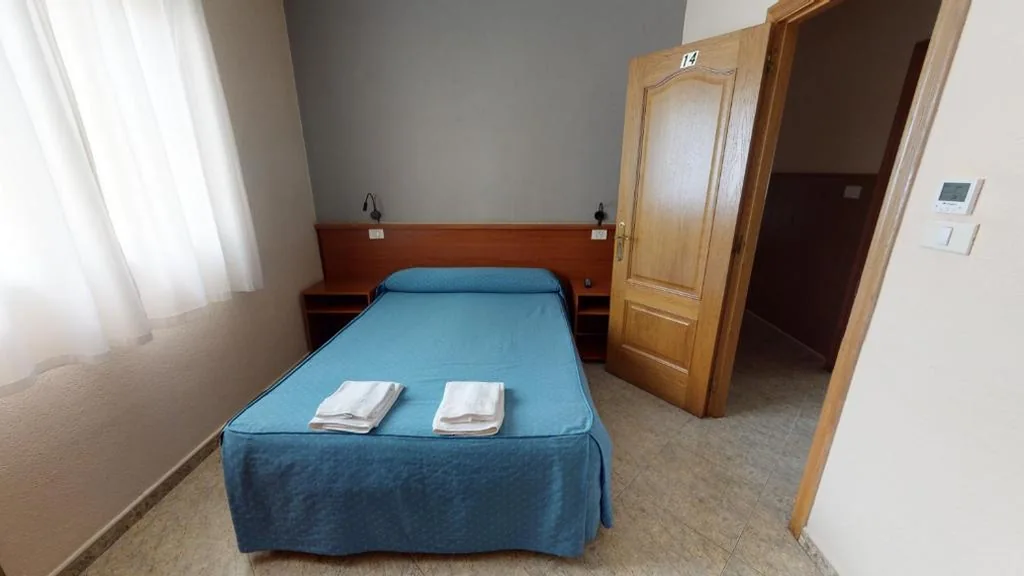Habitación Doble con baño compartido — Pensión Portomiño