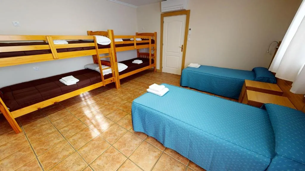 Habitación Familiar con baño — Pensión Portomiño