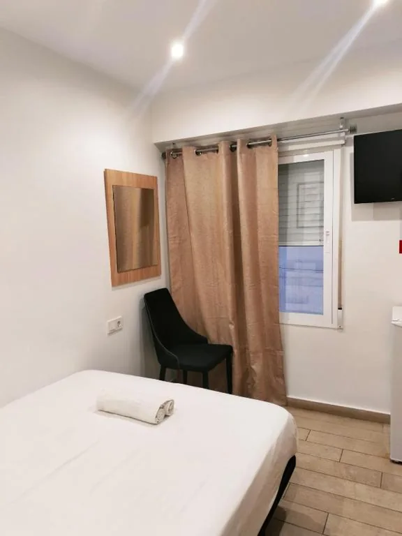 Habitación Doble con baño compartido - 1 o 2 camas — Pensión Portugal