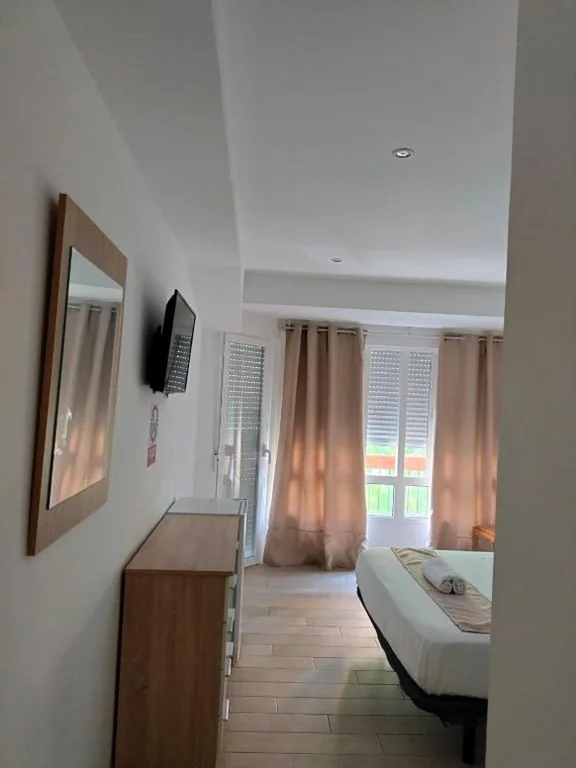 Habitación Doble con baño privado — Pensión Portugal