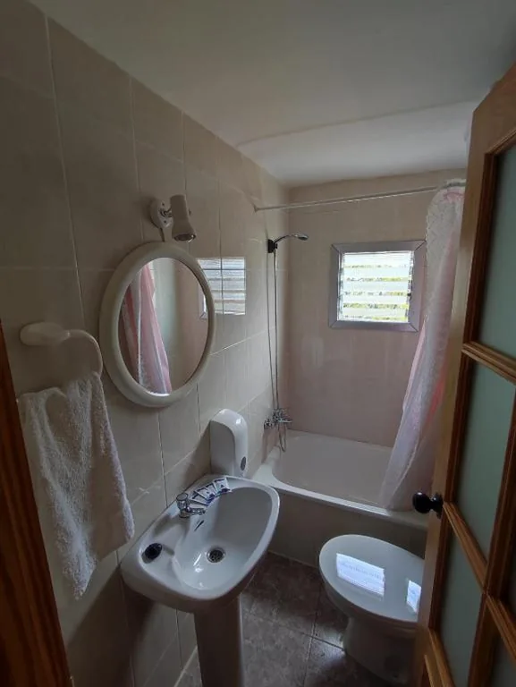 Camera doppia con bagno privato esterno — Pensión Pradera