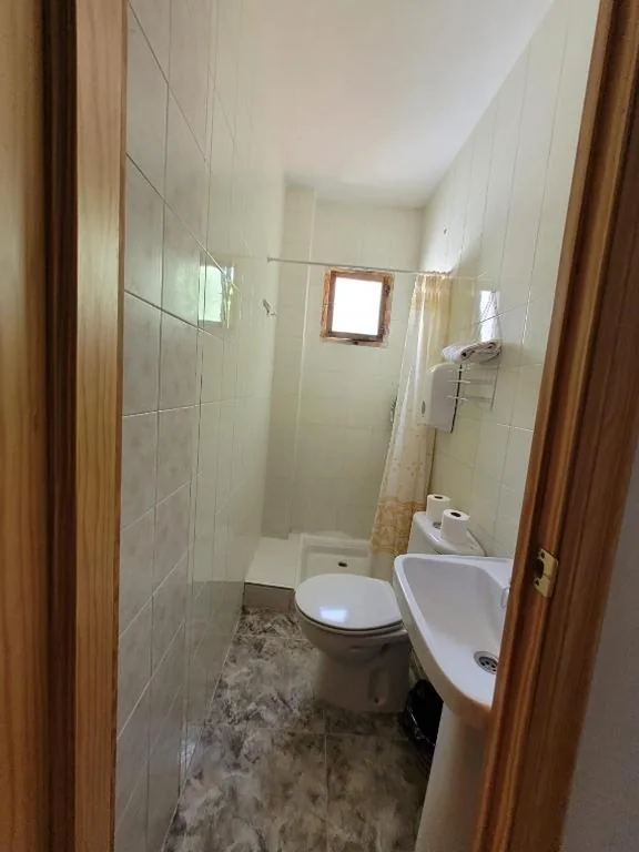 Camera familiare con bagno privato — Pensión Pradera