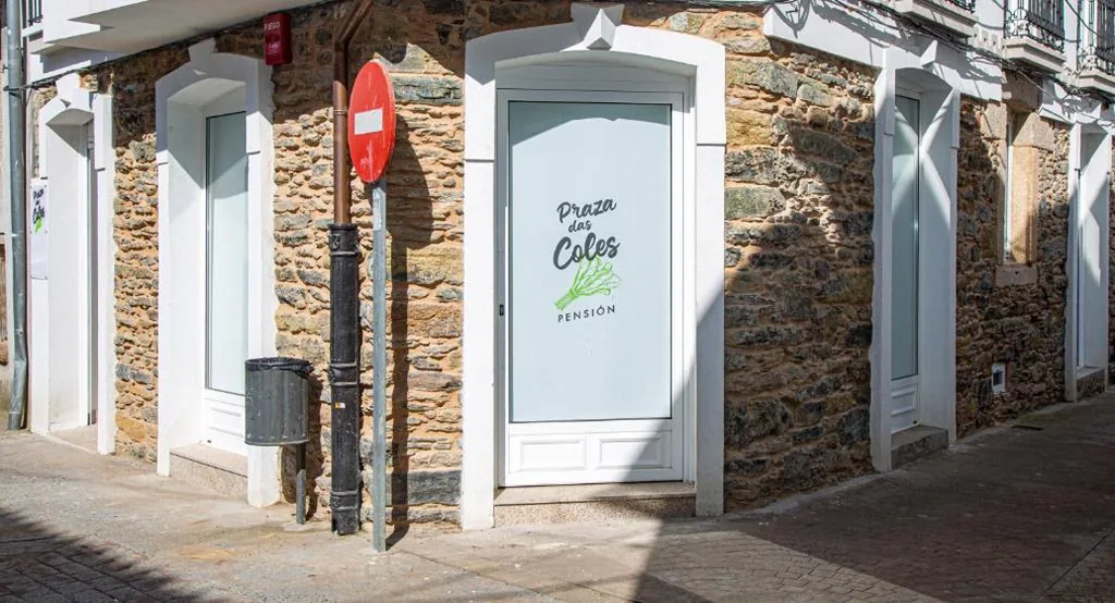 Chambre double Deluxe avec balcon — Pensión Praza das Coles