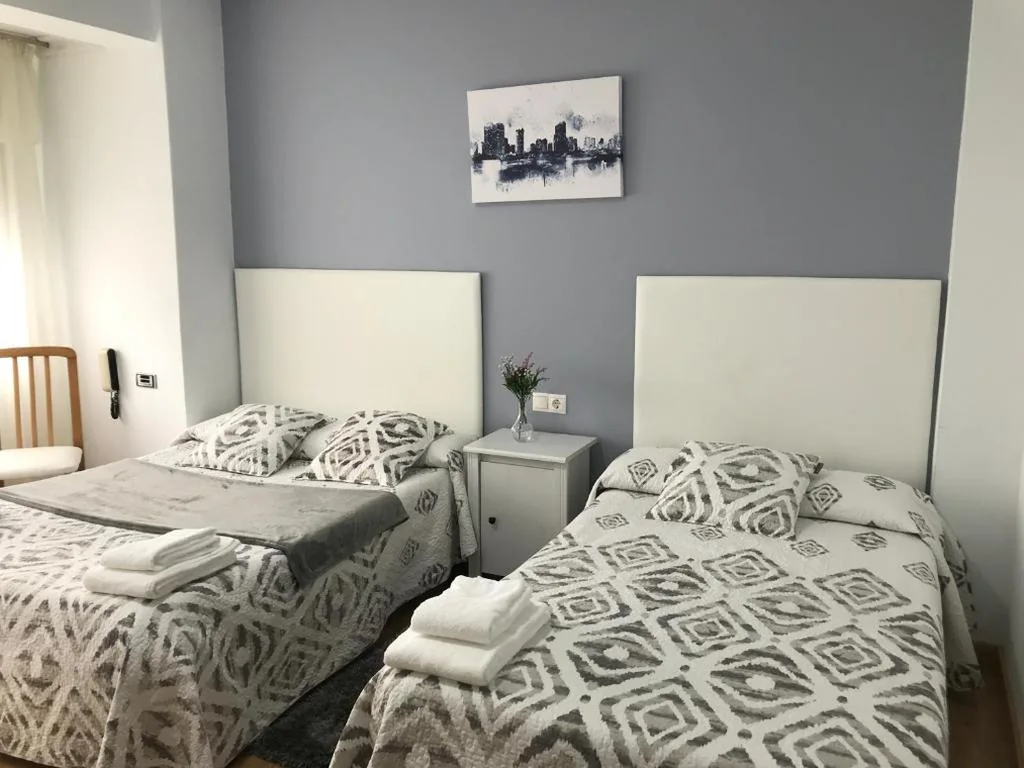 Quarto Duplo com casa de banho privativa - 1 ou 2 camas — Pensión Rama