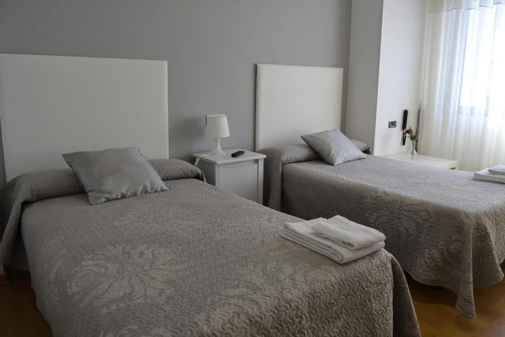 Quarto Individual com casa de banho privativa — Pensión Rama