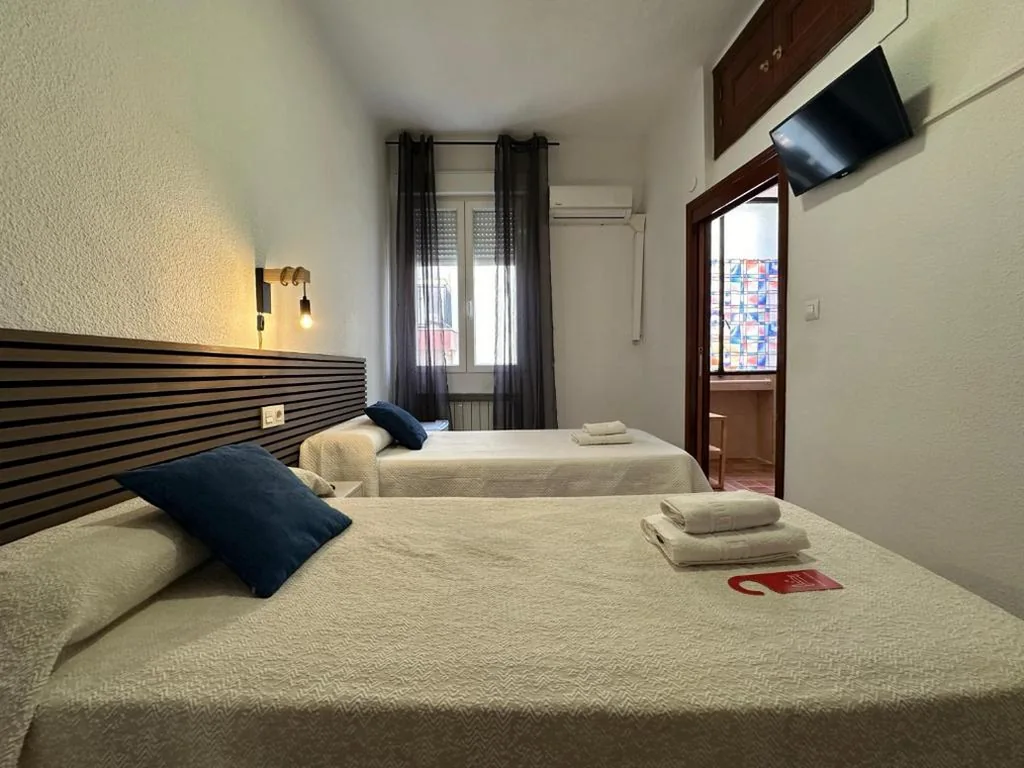 Habitación Doble con baño privado - 2 camas — Pensión Recogidas