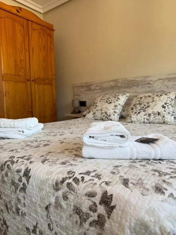 Doppelzimmer mit Balkon — Pension Reconquista