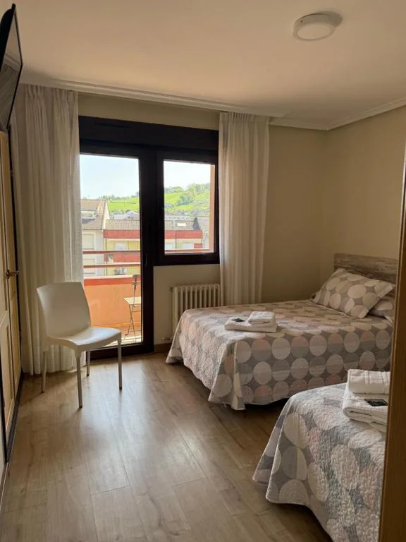 Doppelzimmer mit Terrasse – 2 Betten — Pension Reconquista