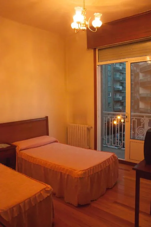 Quarto Duplo com Varanda - 2 Camas — Pensión Residencia Buenos Aires