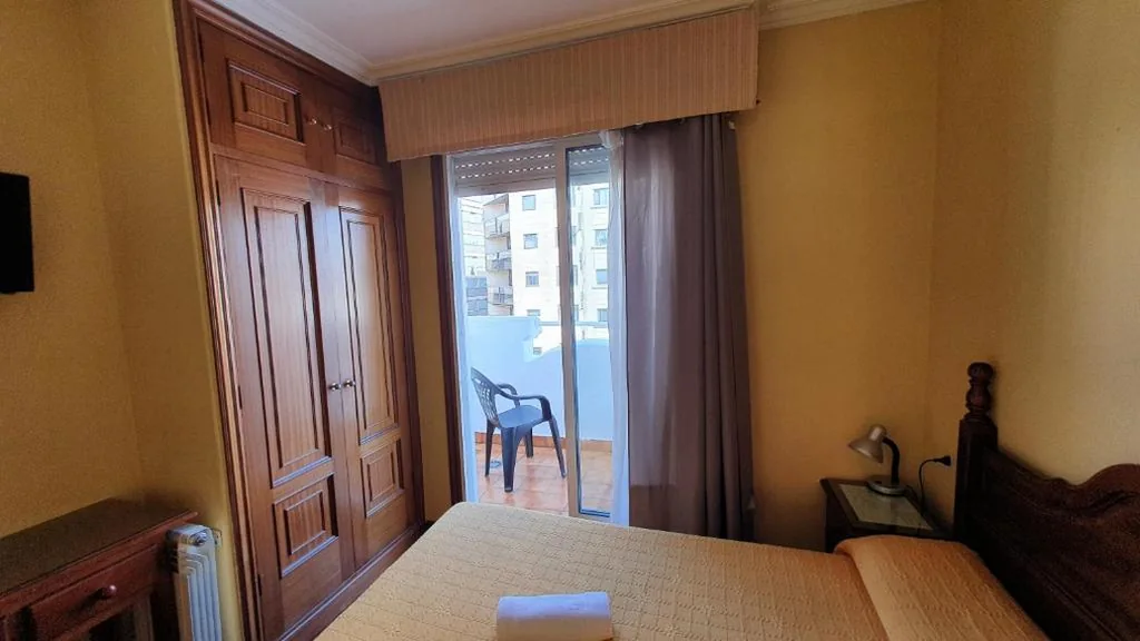 Quarto Individual com Varanda — Pensión Residencia Buenos Aires
