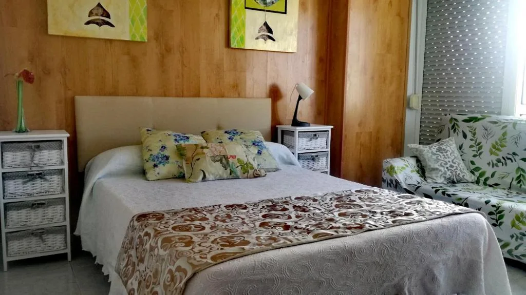 Habitación Doble con baño privado — Pensión Residencia Miñones
