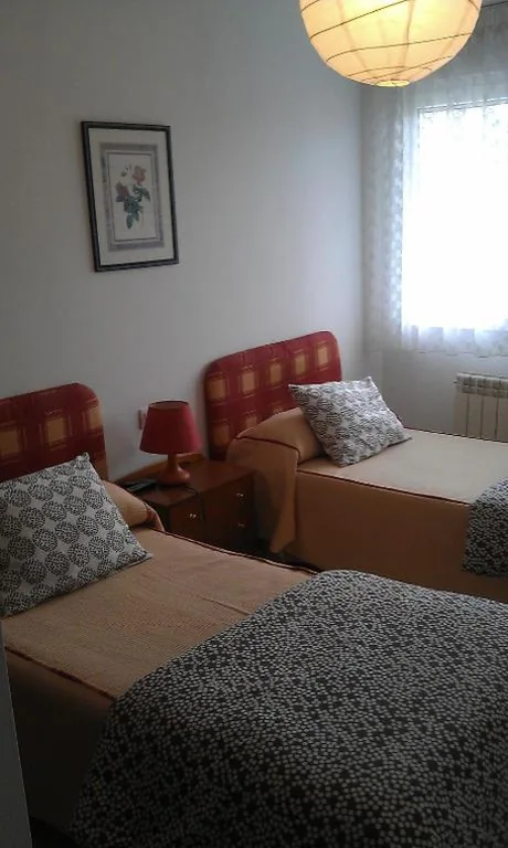 Habitación Individual con baño privado — Pensión Residencia Miñones