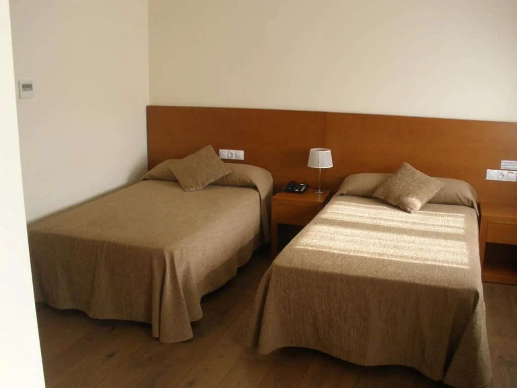 Doppelzimmer mit 2 Betten — Pensión Residencial Platas
