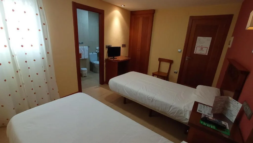 Tweepersoonskamer - 2 bedden — Pensión Restaurante Casablanca