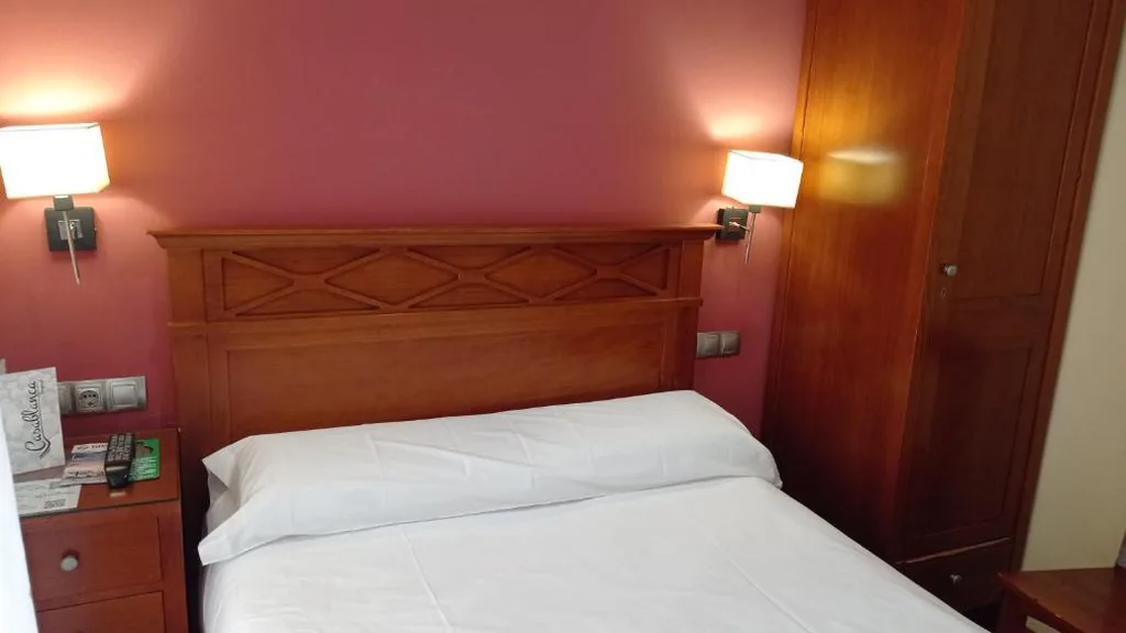 Deluxe eenpersoonskamer met balkon — Pensión Restaurante Casablanca